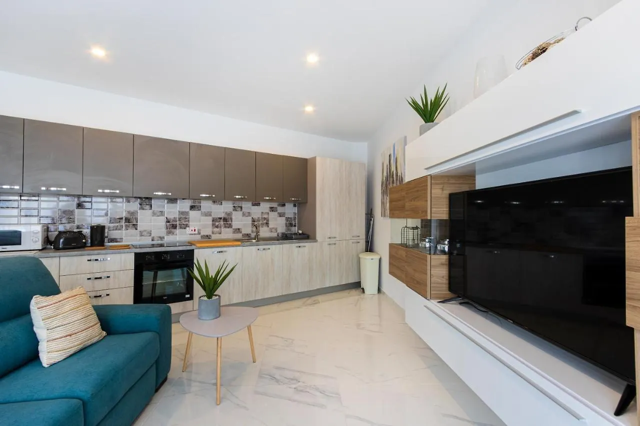 H4- Modern Penthouse With Large Terrace And Views Apartment San Gwann