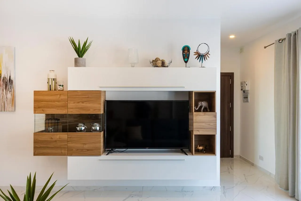 H4- Modern Penthouse With Large Terrace And Views Apartment San Gwann