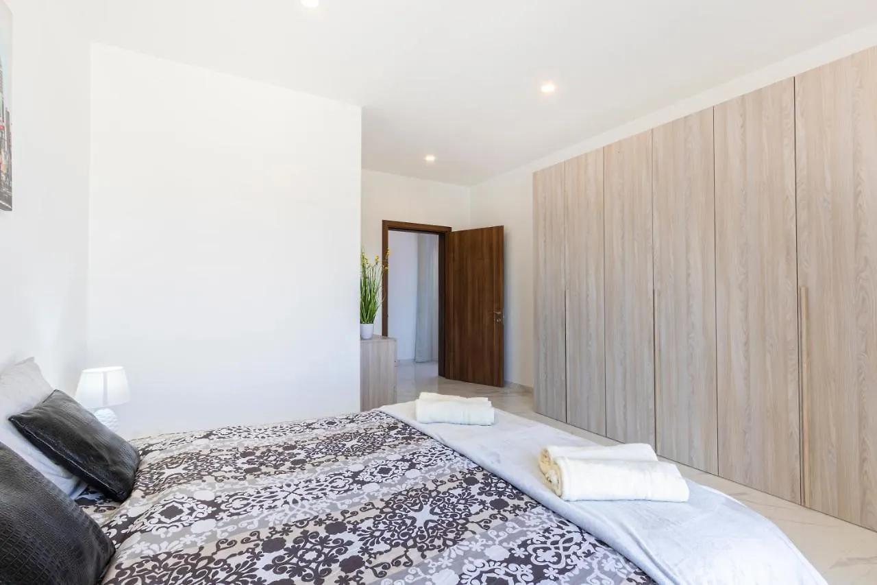 H4- Modern Penthouse With Large Terrace And Views Apartment San Gwann Malta