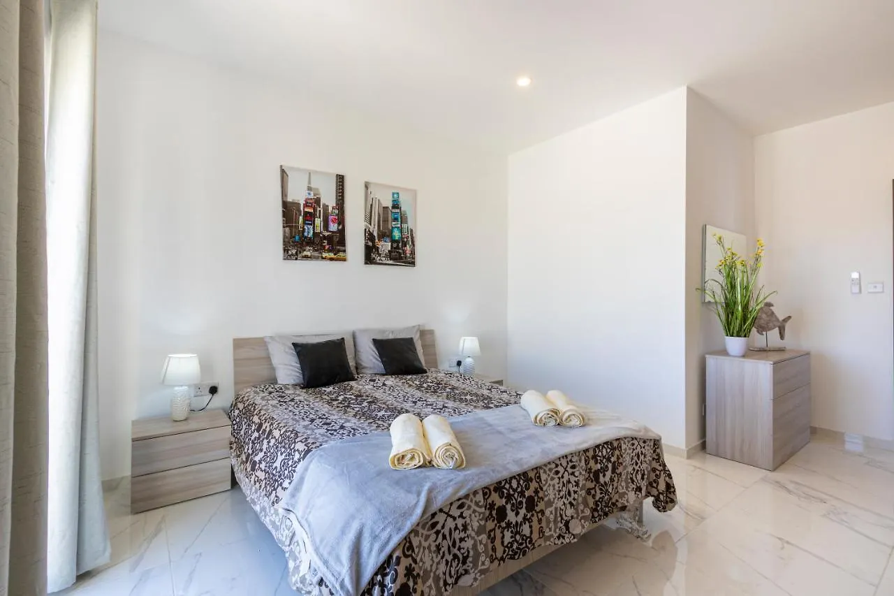 H4- Modern Penthouse With Large Terrace And Views Apartment San Gwann