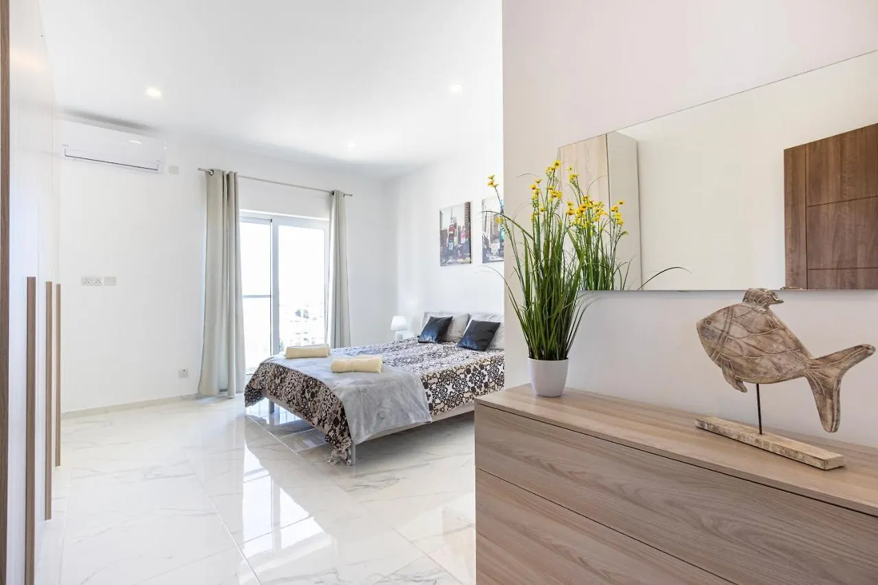 H4- Modern Penthouse With Large Terrace And Views Apartment San Gwann
