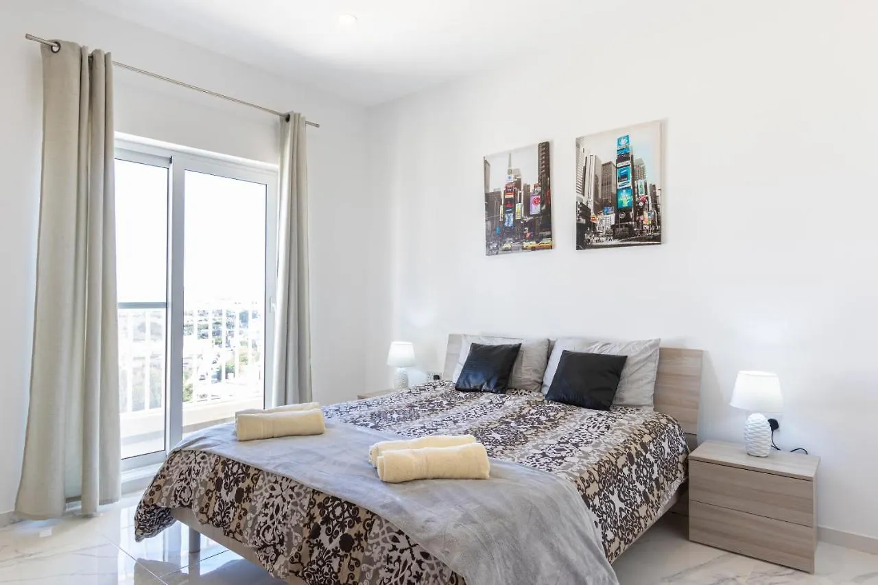 H4- Modern Penthouse With Large Terrace And Views Apartment San Gwann